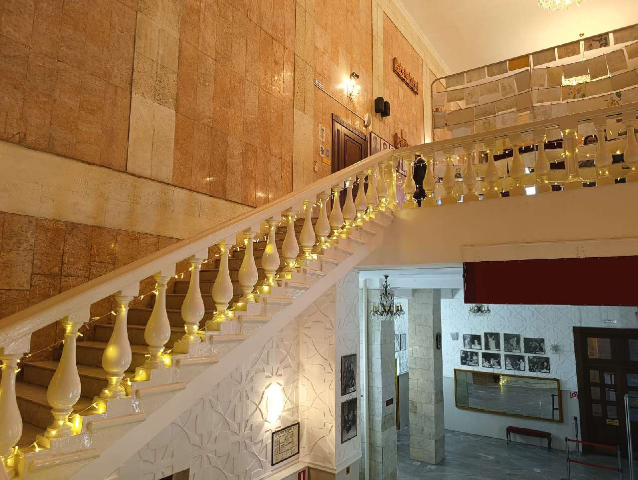 В Армавире неоновая подсветка появится на здании театра и нескольких школах