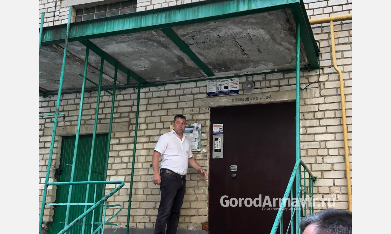 Жители многоэтажки по Каспарова 17 стали первыми обладателями умных домофонов в Армавире