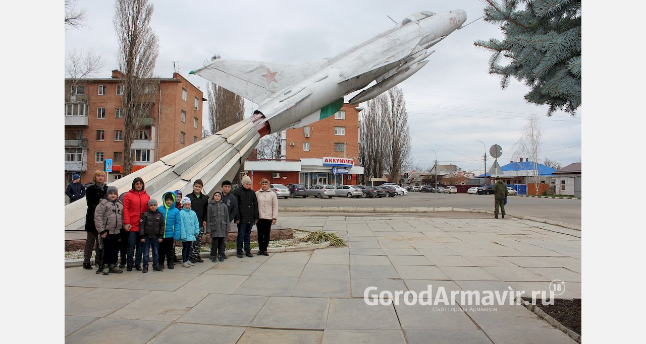 Ребята из реабилитационного центра посетили Армавирское авиационное училище летчиков