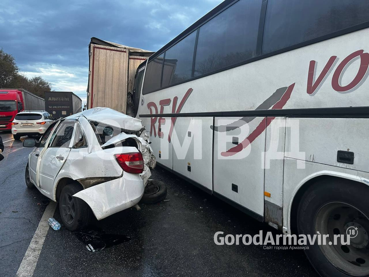 Водитель автобуса погиб при ДТП на трассе под Армавиром 