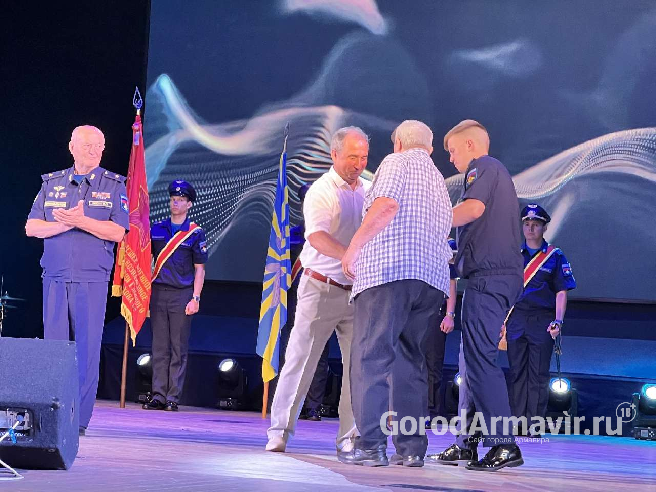 В Армавире наградили 65 летчиков к юбилейной встрече выпускников АВВАКУЛ